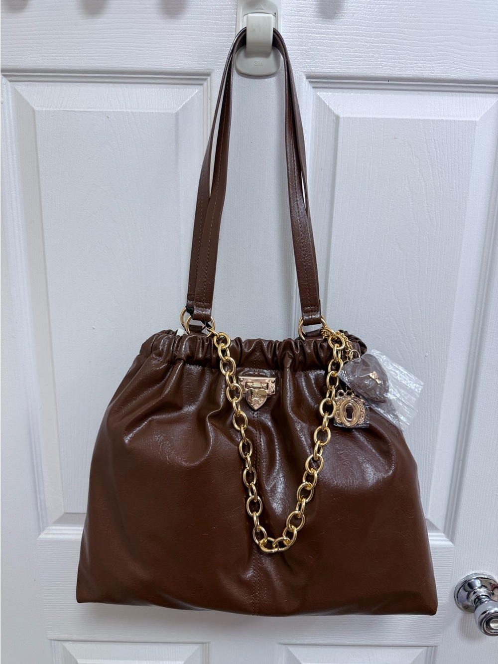 NWT Juicy Couture Fashionable Juicy Tote in 
Chocolate Brown Tote w/ Gold Chain